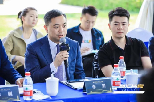 (义乌万豪酒店总经理李罡先生发言)