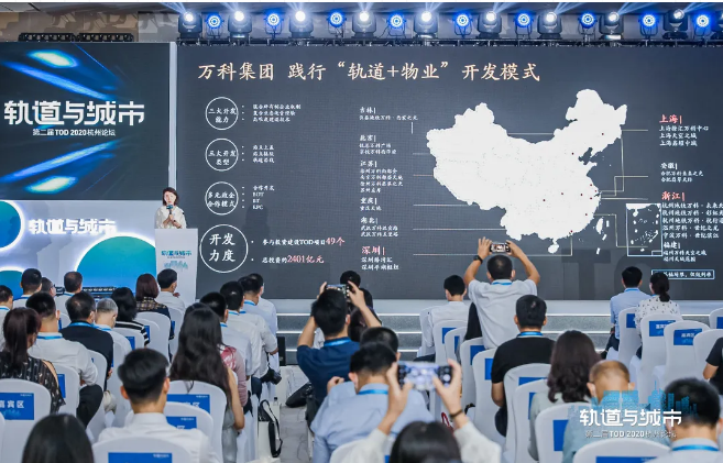 "在吴镝看来,作为城乡建设与生活服务商,万科在参与城市开发的过程中