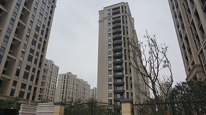 中国铁建·青秀城围栏铁门紧闭